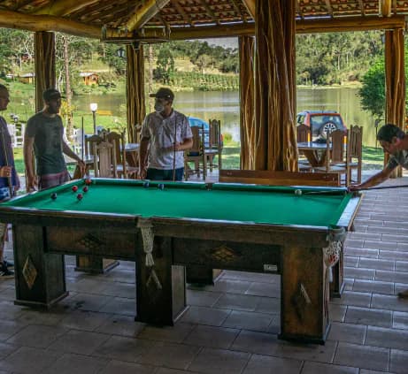 Bar com Mesa de Jogos